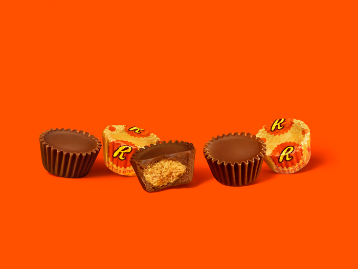 Image of REESE'S Peanut Butter Cup Miniatures - 25 lbs. Box [25 lbs. bulk box] Packaging
