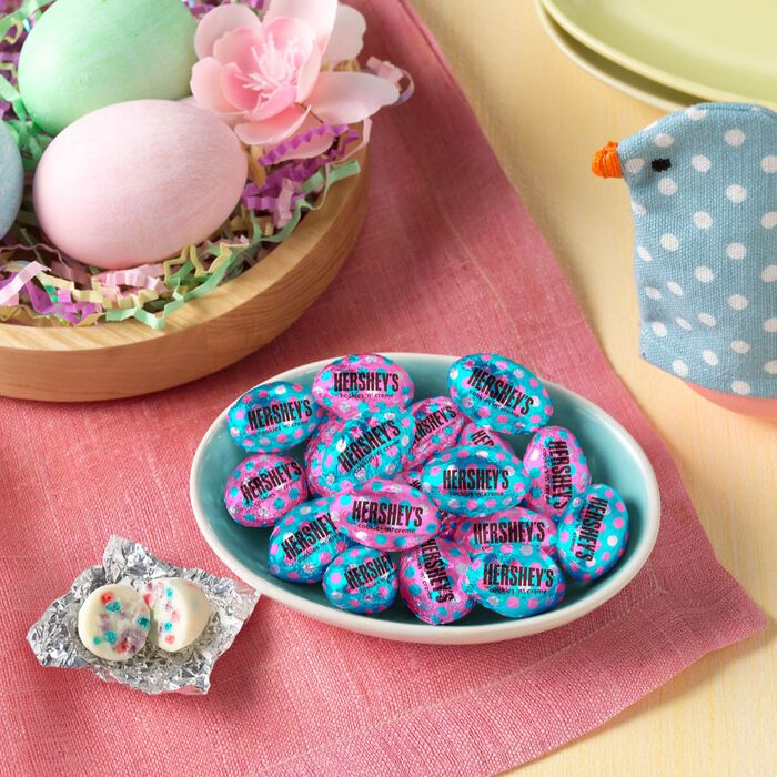 Image of HERSHEY'S Cookies 'n' Creme Polka Dot Easter Eggs Candy Bag, 8.5 oz Packaging