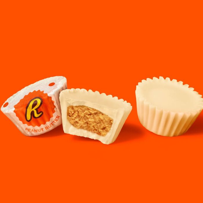Image of REESE'S Miniatures White Creme Peanut Butter Cups Candy Share Pack, 9.6 oz Packaging