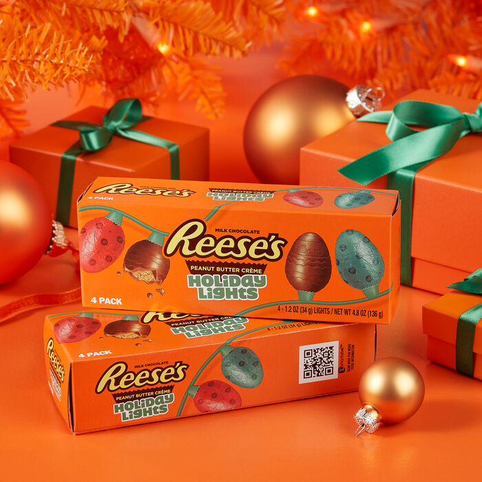 Image of REESE'S Milk Chocolate Peanut Butter Creme Holiday Lights, Christmas Candy Box, 4.8 oz (4 Pieces) Packaging