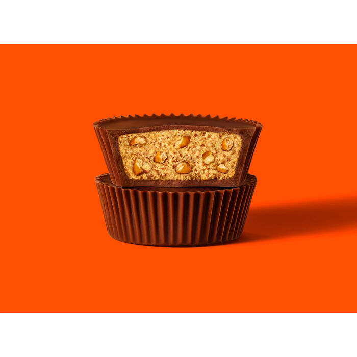 Image of REESES BIG CUP Milk Chocolate Peanut Butter Cups with Pretzels King Size Candy Bar 2.6oz Candy Bar Packaging