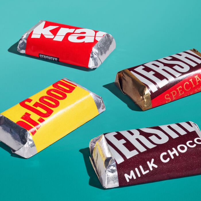 Image of HERSHEY'S Miniatures Assorted Chocolate Candy Share Pack, 9.3 oz Packaging