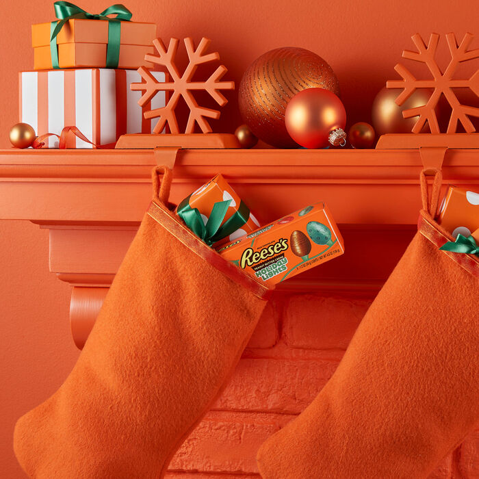 Image of REESE'S Milk Chocolate Peanut Butter Creme Holiday Lights, Christmas Candy Box, 4.8 oz (4 Pieces) Packaging