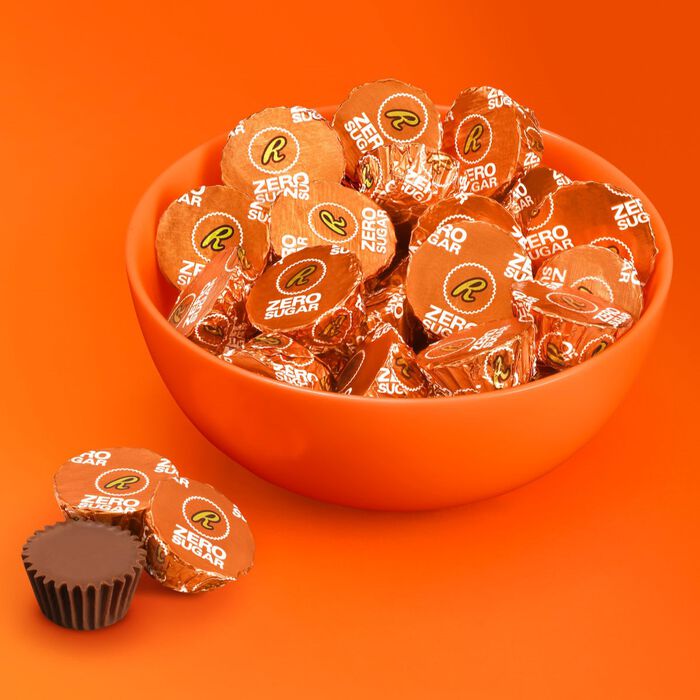 Image of REESE'S Zero Sugar Miniatures Chocolate Peanut Butter Cups Candy Bag, 5.1 oz Packaging