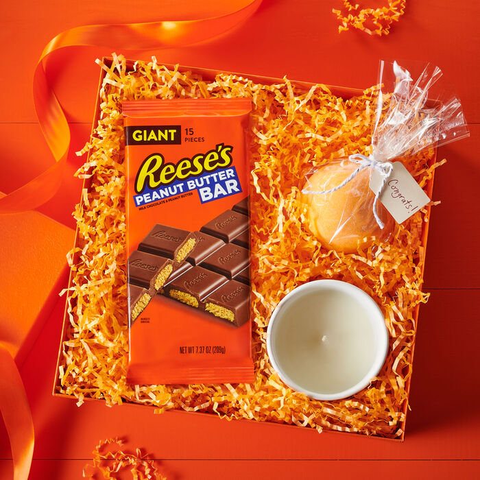 Image of REESE'S Milk Chocolate Peanut Butter Giant 7.37oz Candy Bar Packaging