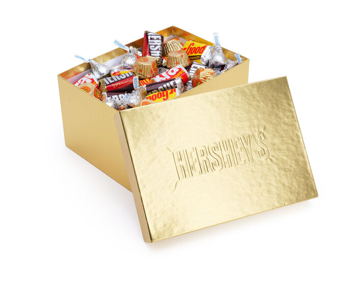 Image of HERSHEY'S Golden Gift Box With Milk And Dark Chocolate Assorted Mix Candy 32 Oz. | 2 lbs. box Packaging