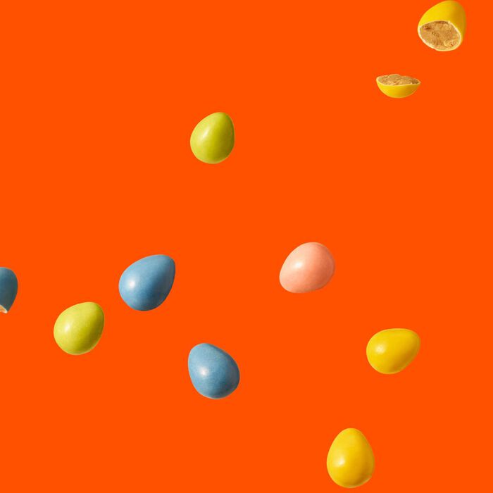 Image of REESE'S PIECES Peanut Butter Eggs, Easter Candy Carton, 3.5 oz Packaging