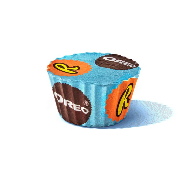 Image of REESE'S OREO® Miniatures Milk Chocolate and White Creme Peanut Butter Cups Candy Share Pack, 9 oz Packaging