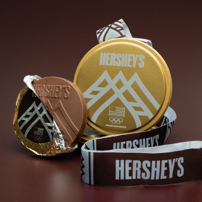Image of Hershey&rsquo;s Team USA Chocolate Medal Tin (Olympics) Packaging