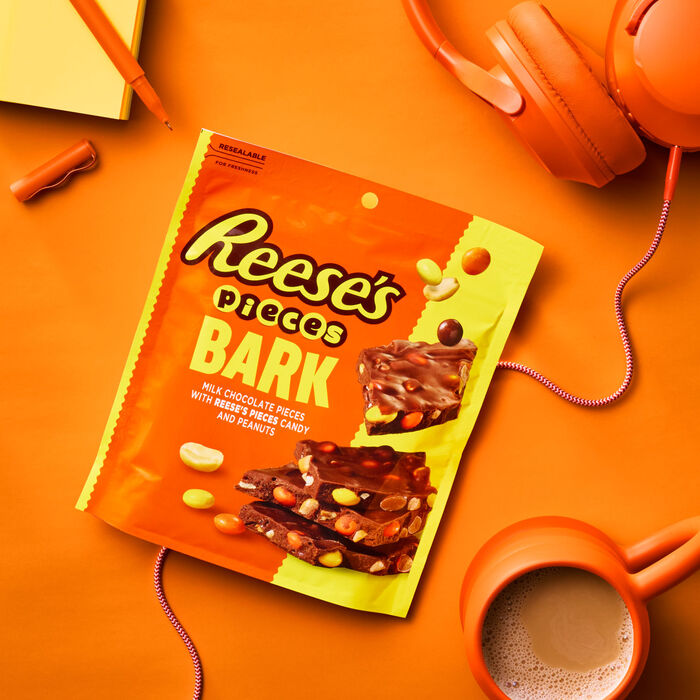 Image of REESE'S PIECES Milk Chocolate Candy Bark with Peanuts Bag, 6 oz Packaging