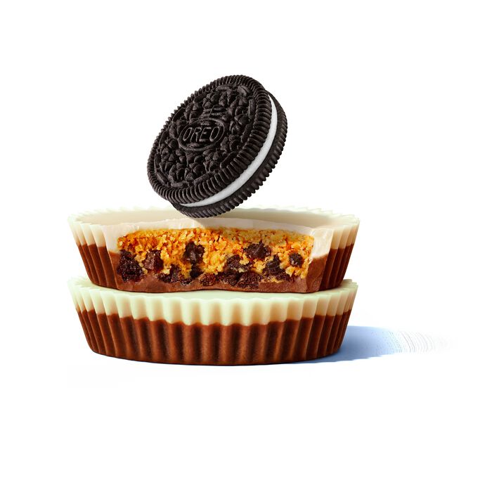 Image of REESE'S OREO® Milk Chocolate and White Creme Peanut Butter Cups Candy Packs, 1.4 oz (24 Count) Packaging