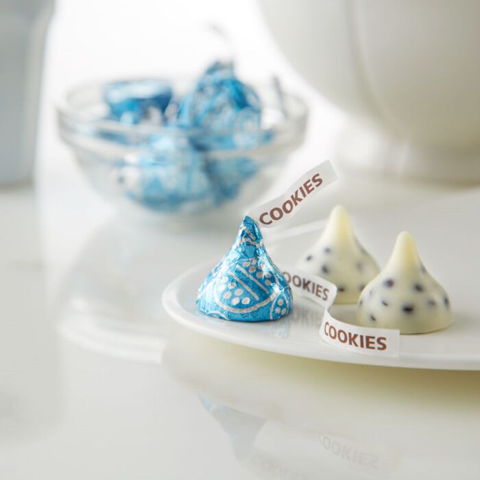 Image of HERSHEY'S KISSES Cookies 'n' Creme Candy Share Pack, 9.1 oz Packaging