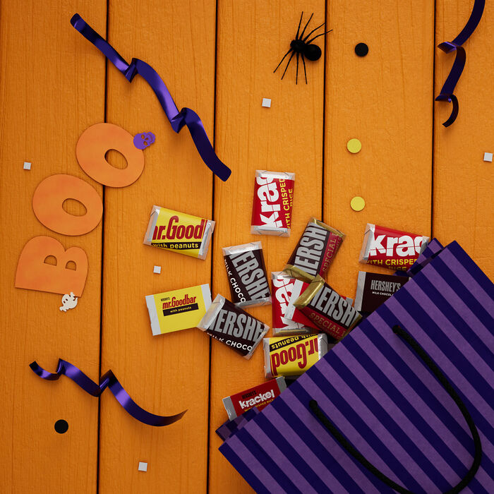 Image of HERSHEY'S Miniatures Assorted Chocolate Candy Party Pack, 35.9 oz Packaging