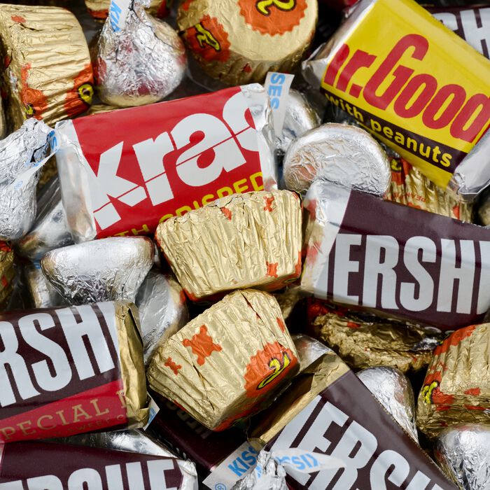 Image of HERSHEY’S Gold Gift Tin | 2 lbs. Packaging