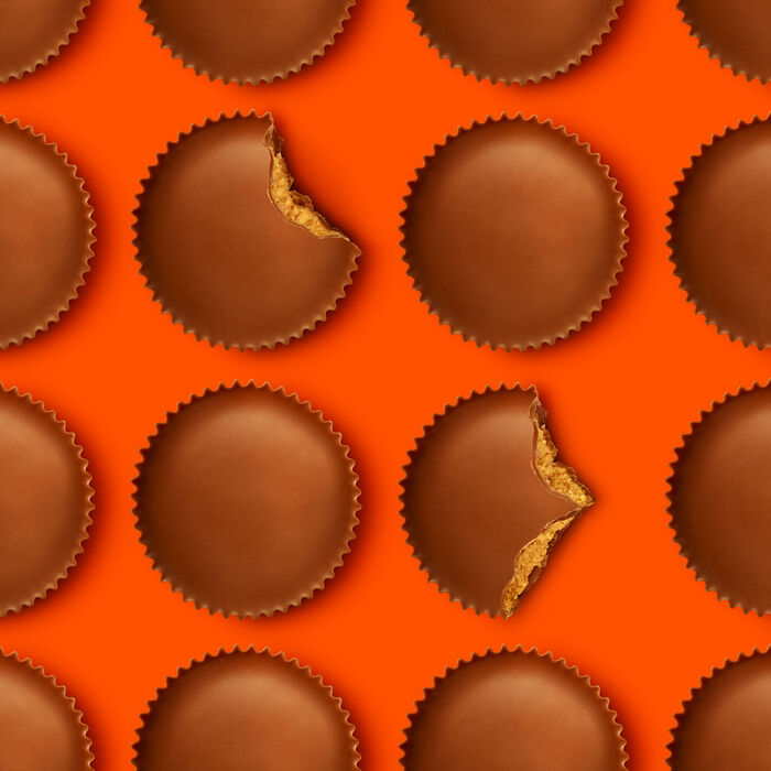 Image of REESE'S Milk Chocolate Peanut Butter Cups Standard Size 1.5oz Candy Bar Packaging