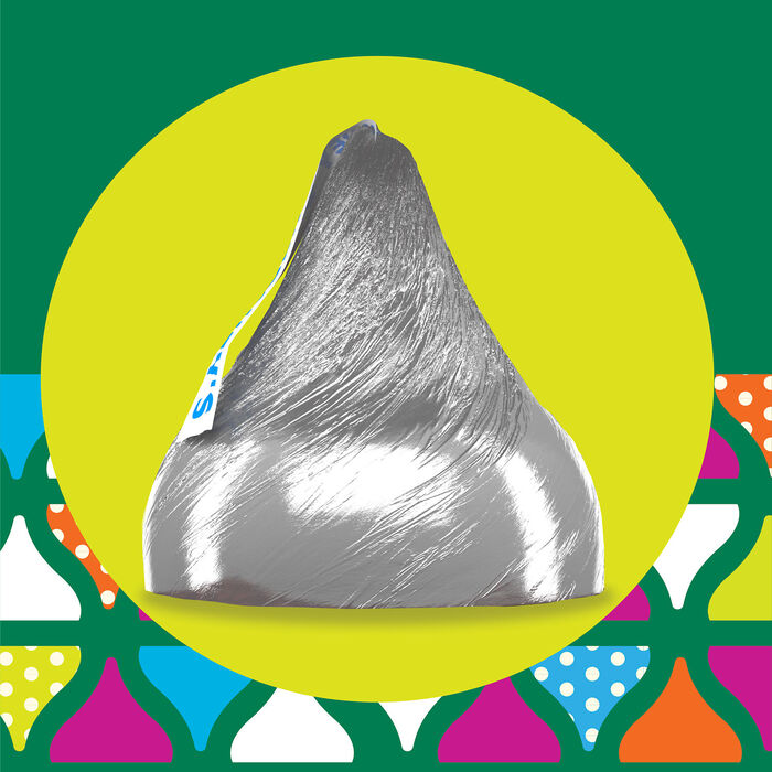 Image of HERSHEY'S World's Largest Milk Chocolate KISS 1 lb. Candy Box Packaging