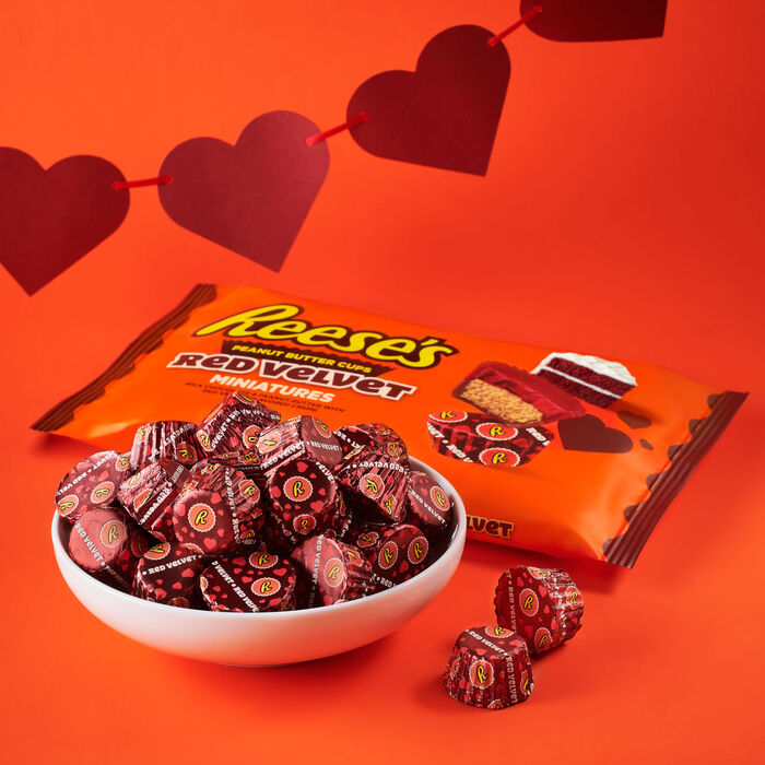 Image of REESE'S Miniatures Milk Chocolate and Red Velvet Flavored Creme Peanut Butter Cups, Valentine's Candy Bag, 9.3 oz Packaging