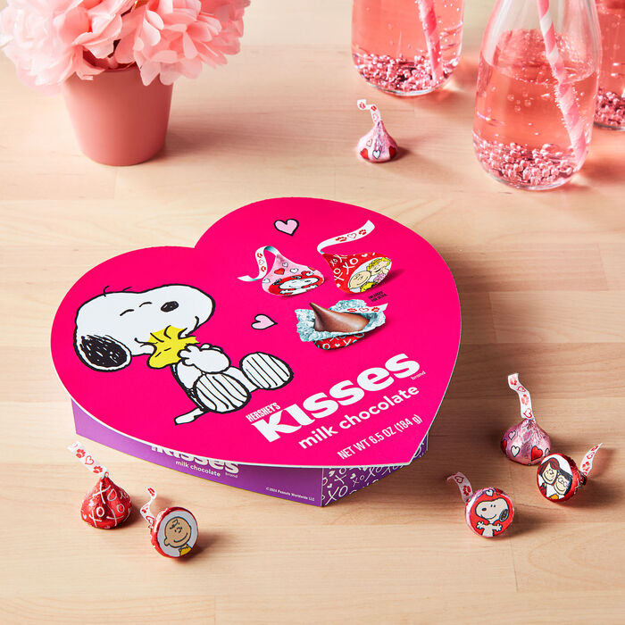 HERSHEY'S KISSES Milk Chocolate Snoopy™ and Friends, Valentine's
