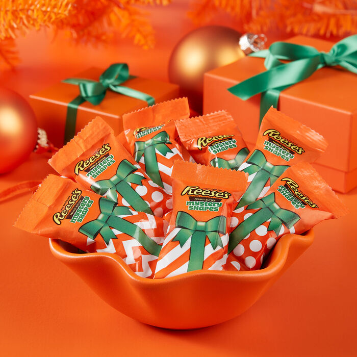 Image of REESE'S Milk Chocolate Peanut Butter Assorted Shapes, Christmas , Candy Bag, 9.6 oz Packaging