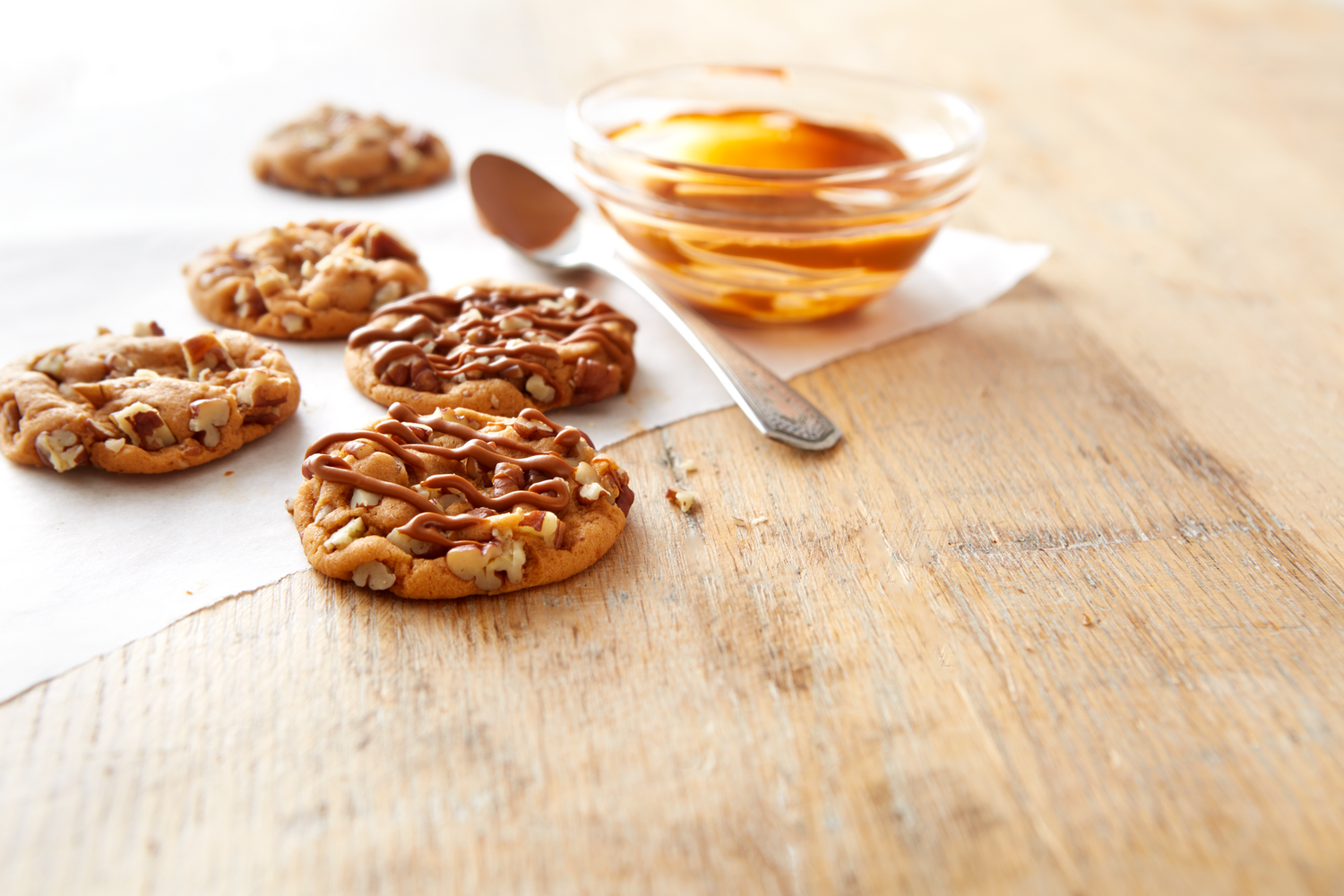 HERSHEY'S Cinnamon Baking Chips 10oz Candy Bag