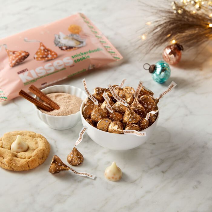 Image of HERSHEY'S KISSES Snickerdoodle Cookie Flavored Christmas Candy Bag, 9 oz Packaging