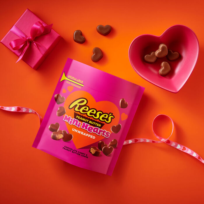 Image of REESE'S Unwrapped Chocolate Peanut Butter Creme Mini Hearts Valentine's Candy Bag, 7.6 oz Packaging