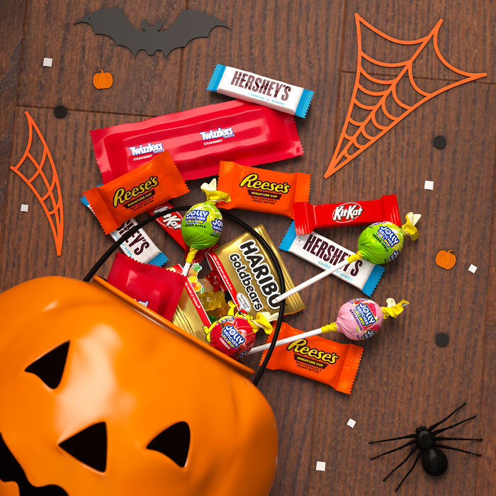 Image of Hershey Assorted, Halloween Candy Bulk Variety Bag, 98.54 oz (330 Pieces) Packaging