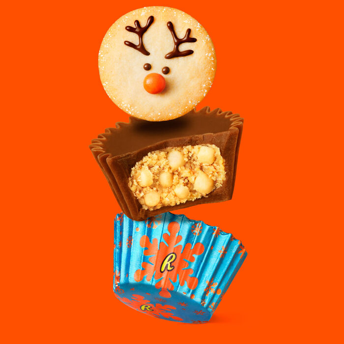 Image of REESE'S Sugar Cookie Milk Chocolate Peanut Butter Miniature Cups, Christmas Candy Bag, 9.9 oz Packaging