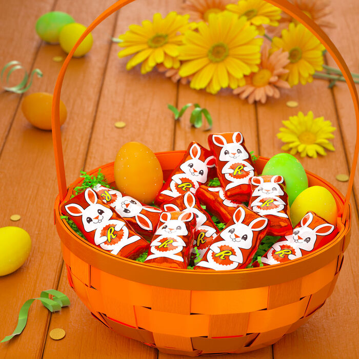 Image of REESE'S Chocolate Peanut Butter Creme Bunnies, Easter Candy Bag, 9.1 oz Packaging