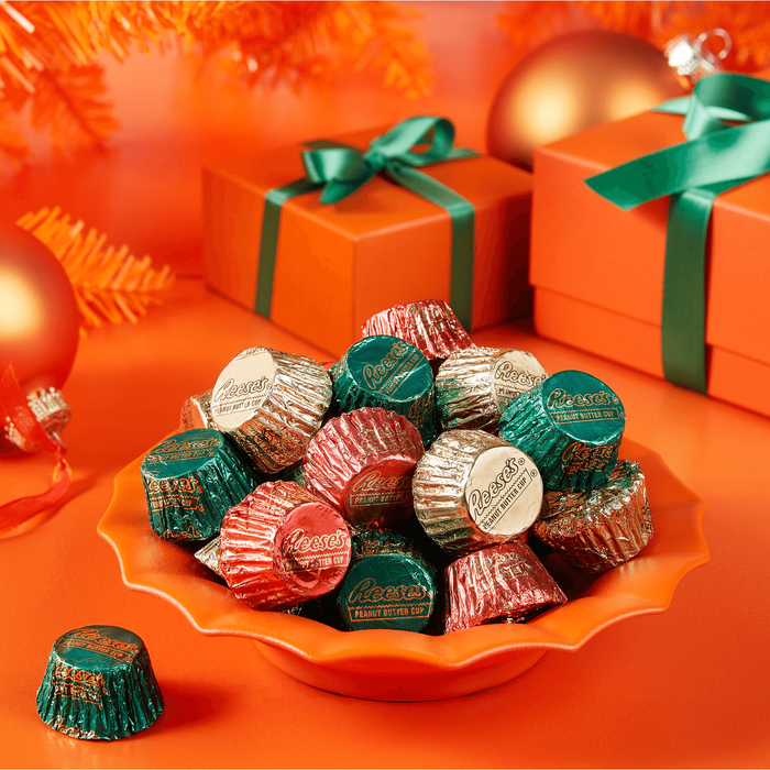 Image of Holiday REESE'S Peanut Butter Cup Miniatures, 9.9 oz Bag Packaging
