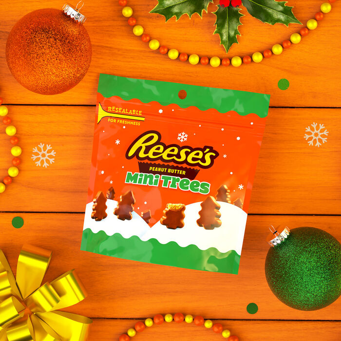 Image of REESE'S Chocolate Peanut Butter Creme Mini Trees, Christmas , Candy Bag, 7 oz Packaging