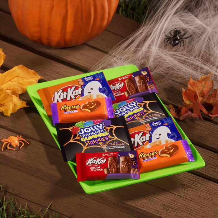 Image of REESE&rsquo;S, KIT KAT&reg; and JOLLY RANCHER Assorted, Halloween Candy Bulk Box, 27.9 oz (18 Pieces) Packaging
