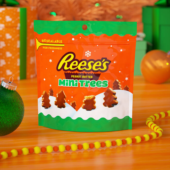 Image of REESE'S Chocolate Peanut Butter Creme Mini Trees, Christmas , Candy Bag, 7 oz Packaging