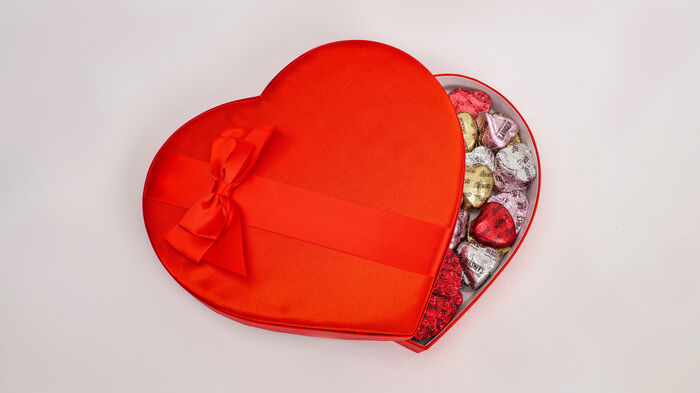 Heart box, shiny red, with bow, 16 ounces – Hercules Candy and Chocolate  Shop