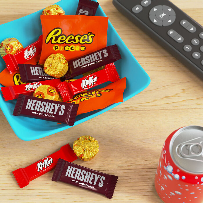 Image of HERSHEY'S, KIT KAT&reg; and REESE'S Miniatures Assorted Flavored Candy Share Pack, 8 oz Packaging