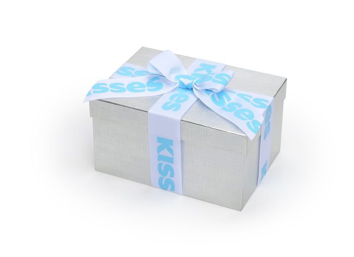 Image of KISSES Milk Chocolate Silver Gift Box 32 oz. Packaging
