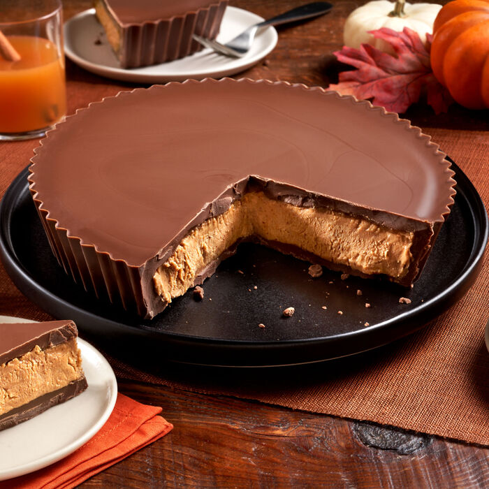 Image of REESE'S Milk Chocolate Peanut Butter Pie Box, 52 oz Packaging