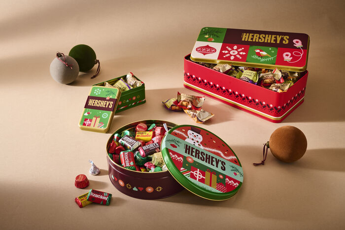 Image of HERSHEY&rsquo;S Chocolates Assorted Gold Tin (2lbs)&nbsp; Packaging