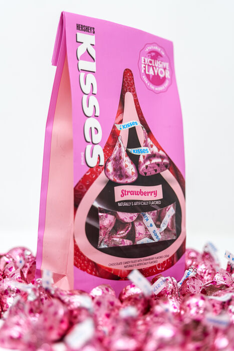 Image of HERSHEY'S KISSES Flavors of the World Strawberry Candy, 10 oz. Packaging