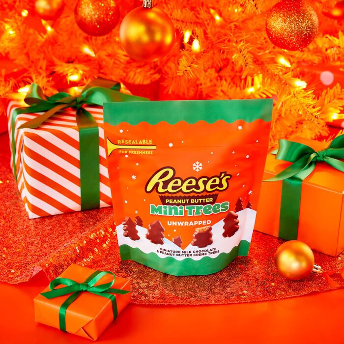Image of REESE'S Unwrapped Milk Chocolate Peanut Butter Creme Mini Trees, Christmas Candy Bag, 7.6 oz Packaging