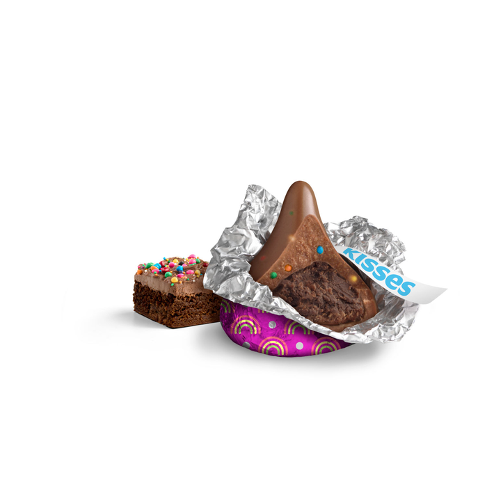 Image of HERSHEY'S KISSES Rainbow Brownie Flavored Candy  Share Pack, 9 oz Packaging