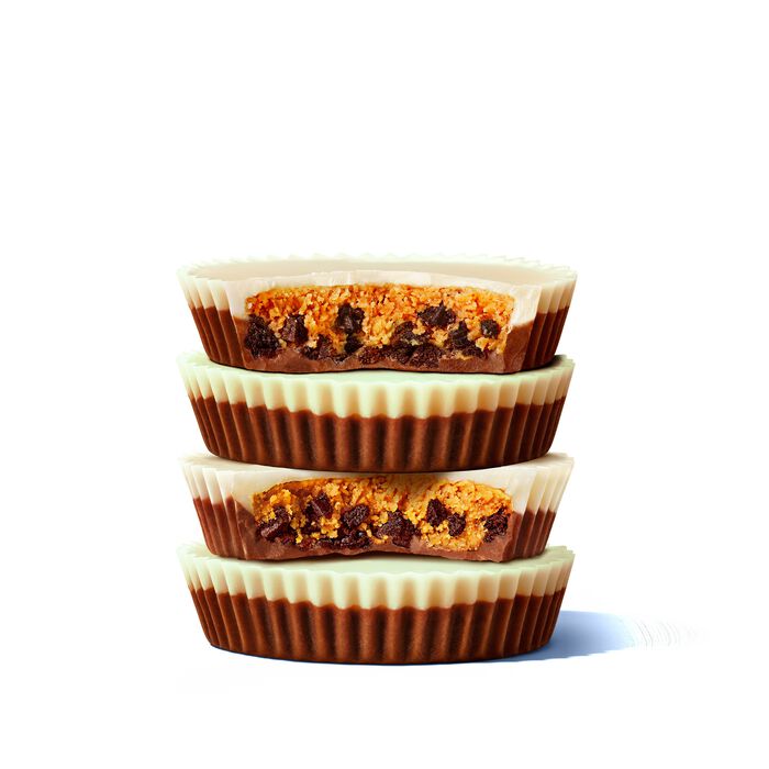 Image of REESE'S OREO® Milk Chocolate and White Creme Peanut Butter Cups Candy Packs, 1.4 oz (24 Count) Packaging
