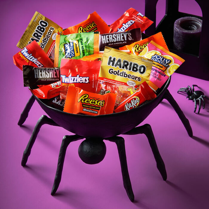 Image of HERSHEY'S Assorted Miniatures Halloween Candy, Bulk Bag, 85.89 oz (290 Pieces) Packaging