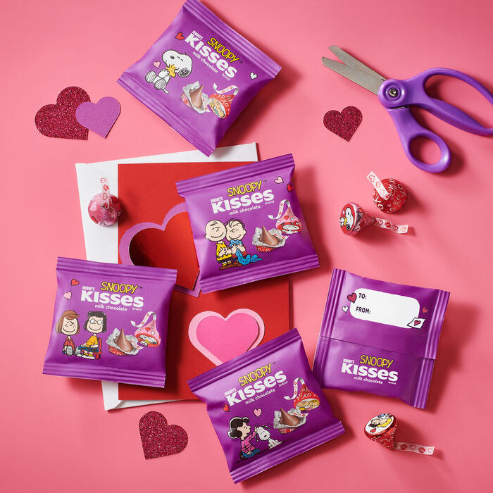 Image of HERSHEY'S KISSES Milk Chocolate Snoopy™ and Friends, Valentine's Friend Exchange Candy Bag, 20.5 oz (32 Pieces) Packaging