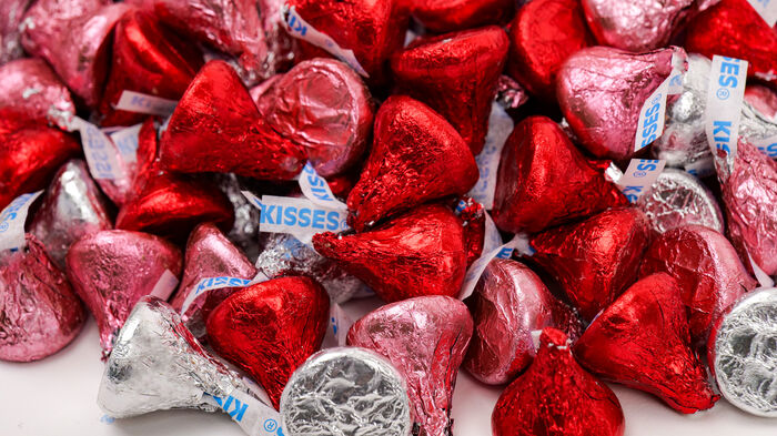 Image of HERSHEY'S KISSES Milk Chocolates in Valentine Red, Pink & Silver Foils - 66.7oz Candy Bag Packaging