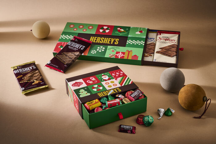Image of HERSHEY&rsquo;S Assorted Holiday Wrapped Miniature Candies Gift Set (20oz)&nbsp; Packaging