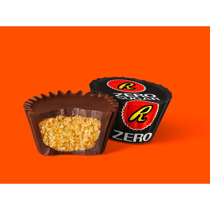 Image of REESE'S Zero Sugar Miniatures Dark Chocolate Peanut Butter Cups Candy Bag, 5.1 oz Packaging