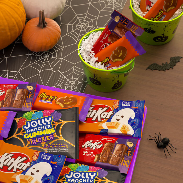 Image of REESE&rsquo;S, KIT KAT&reg; and JOLLY RANCHER Assorted, Halloween Candy Bulk Box, 27.9 oz (18 Pieces) Packaging
