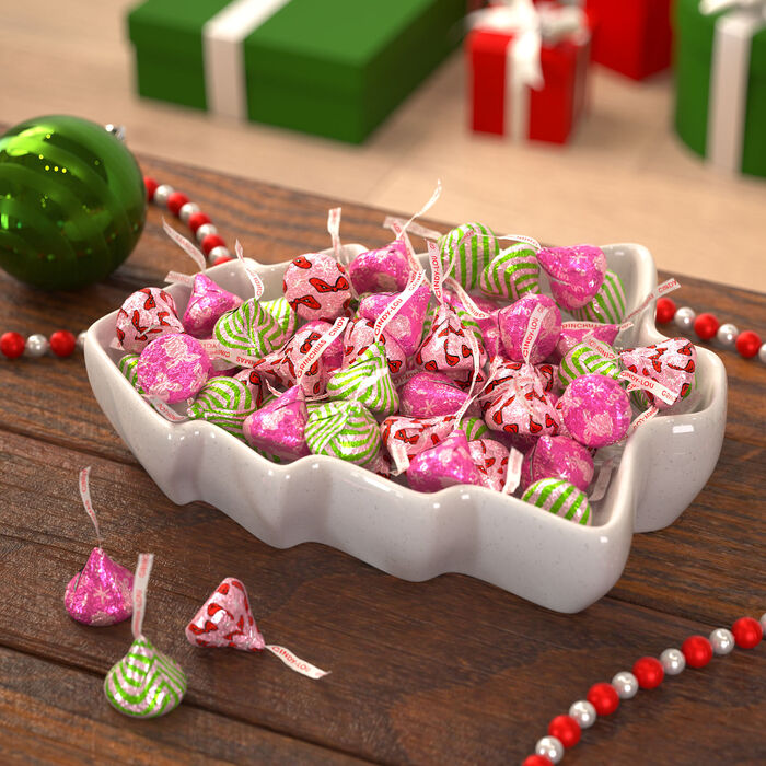 Image of HERSHEY'S KISSES Grinch Strawberry Sugar Cookie Flavored, Christmas , Candy Bag, 7.8 oz Packaging