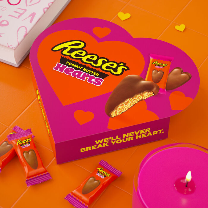 Image of REESE'S Milk Chocolate Snack Size Peanut Butter Hearts, Valentine's Candy Gift Box, 28.8 oz Packaging
